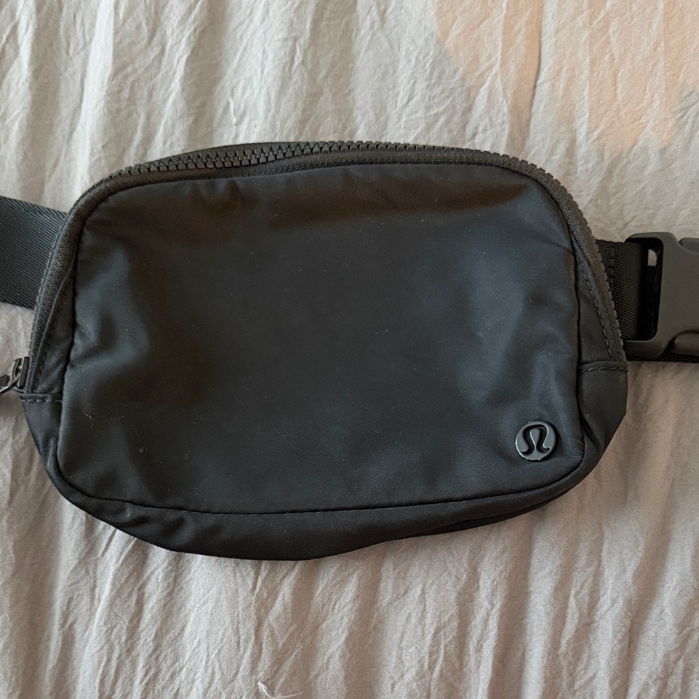 lululemon athletica Men's Black Belt Bag